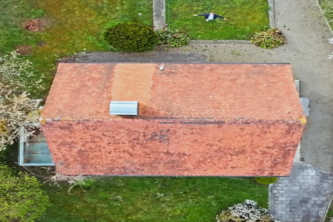 Senkrechte Drohnenaufnahme von Haus und Grundstück — Objekttermin in Langenargen