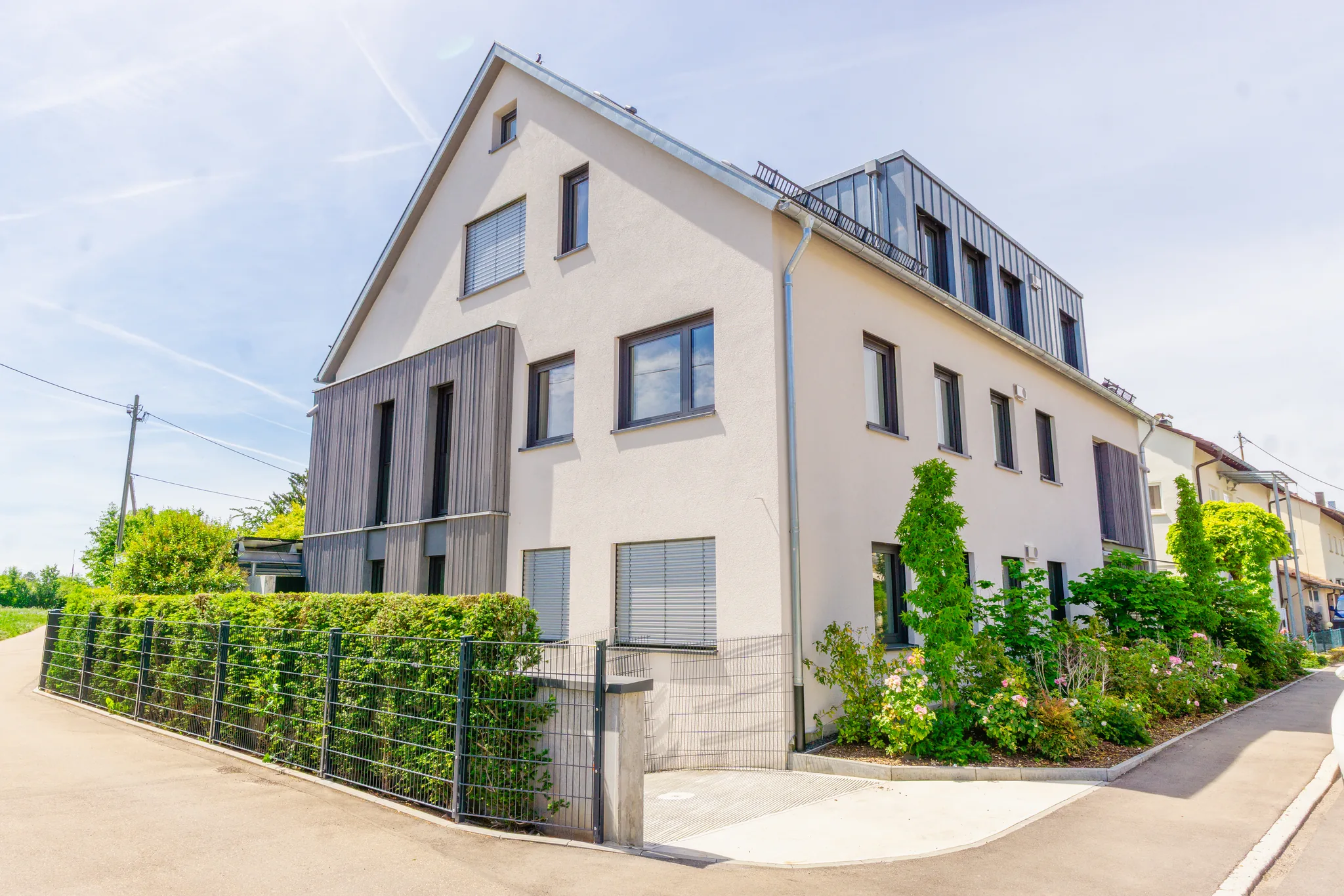Außenansicht des Mehrfamilienhauses mit Staffelgeschoss – Fellbach