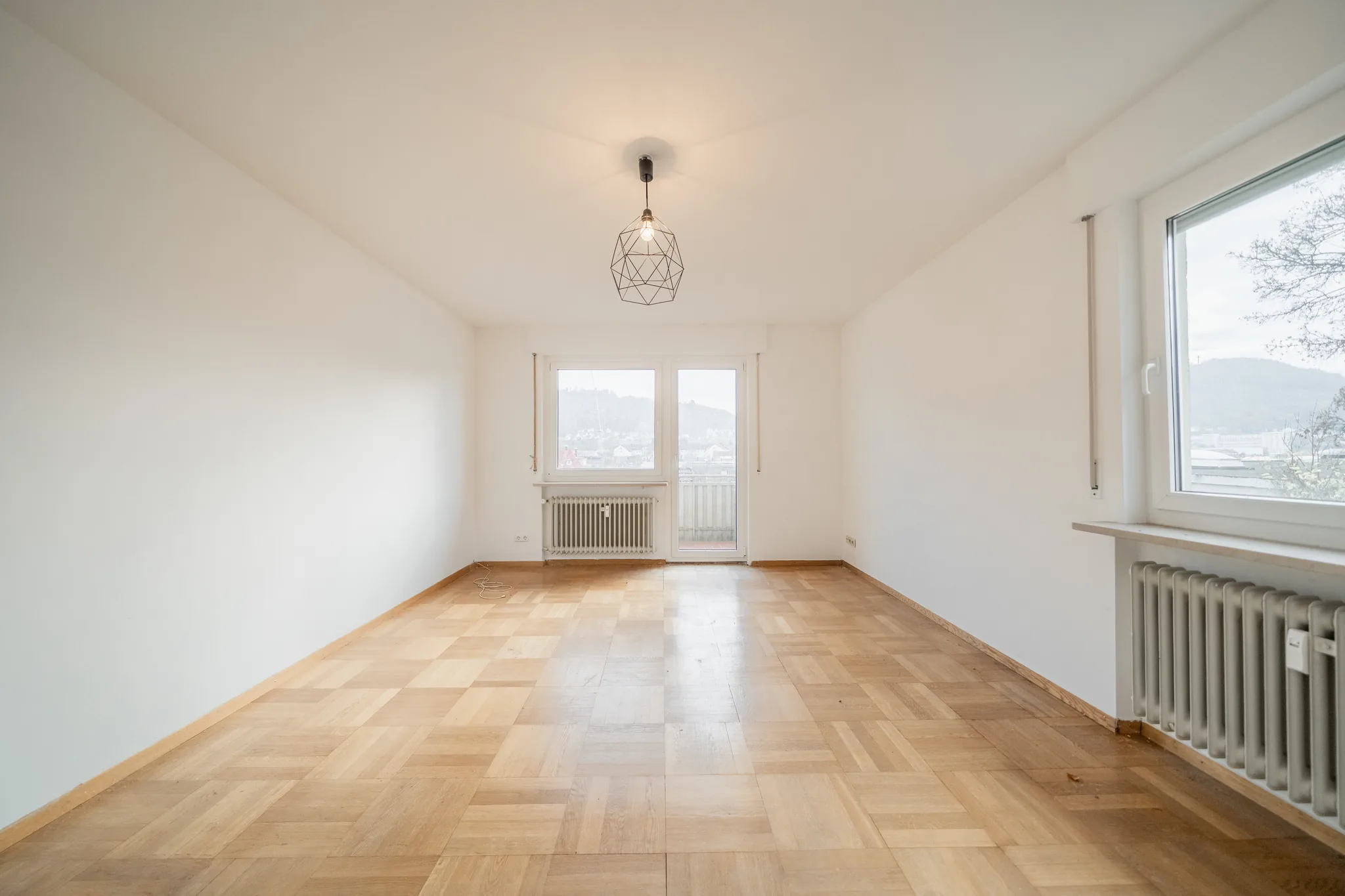 Leeres Zimmer mit Parkettboden – Geislingen an der Steige