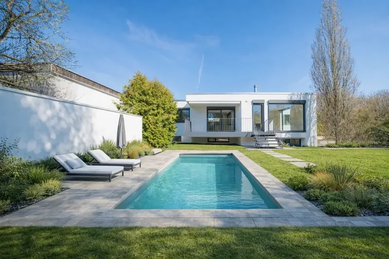 Moderner Bungalow mit Terrasse und Garten – Herrenberg