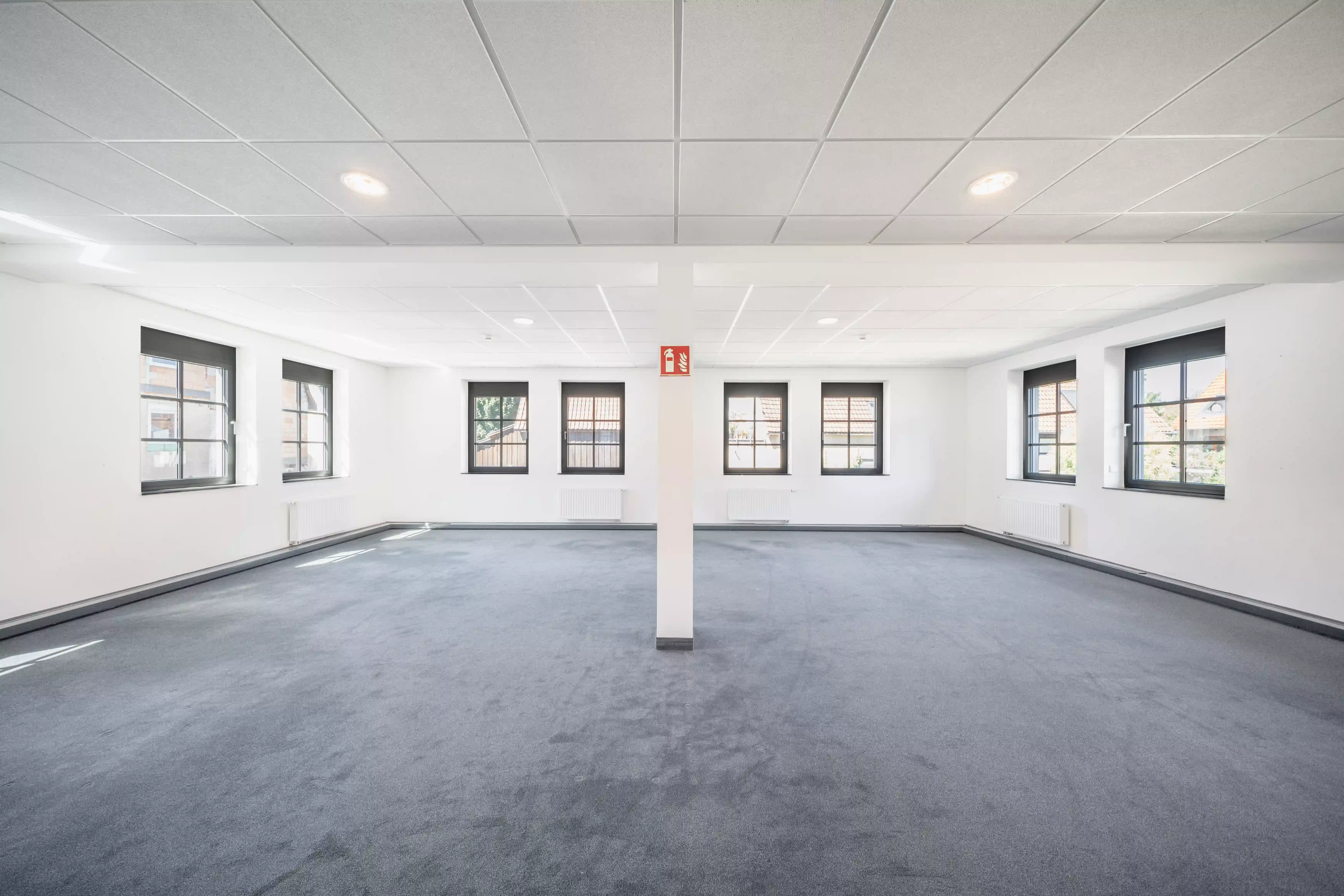 Leere Bürofläche vor dem Virtual Staging