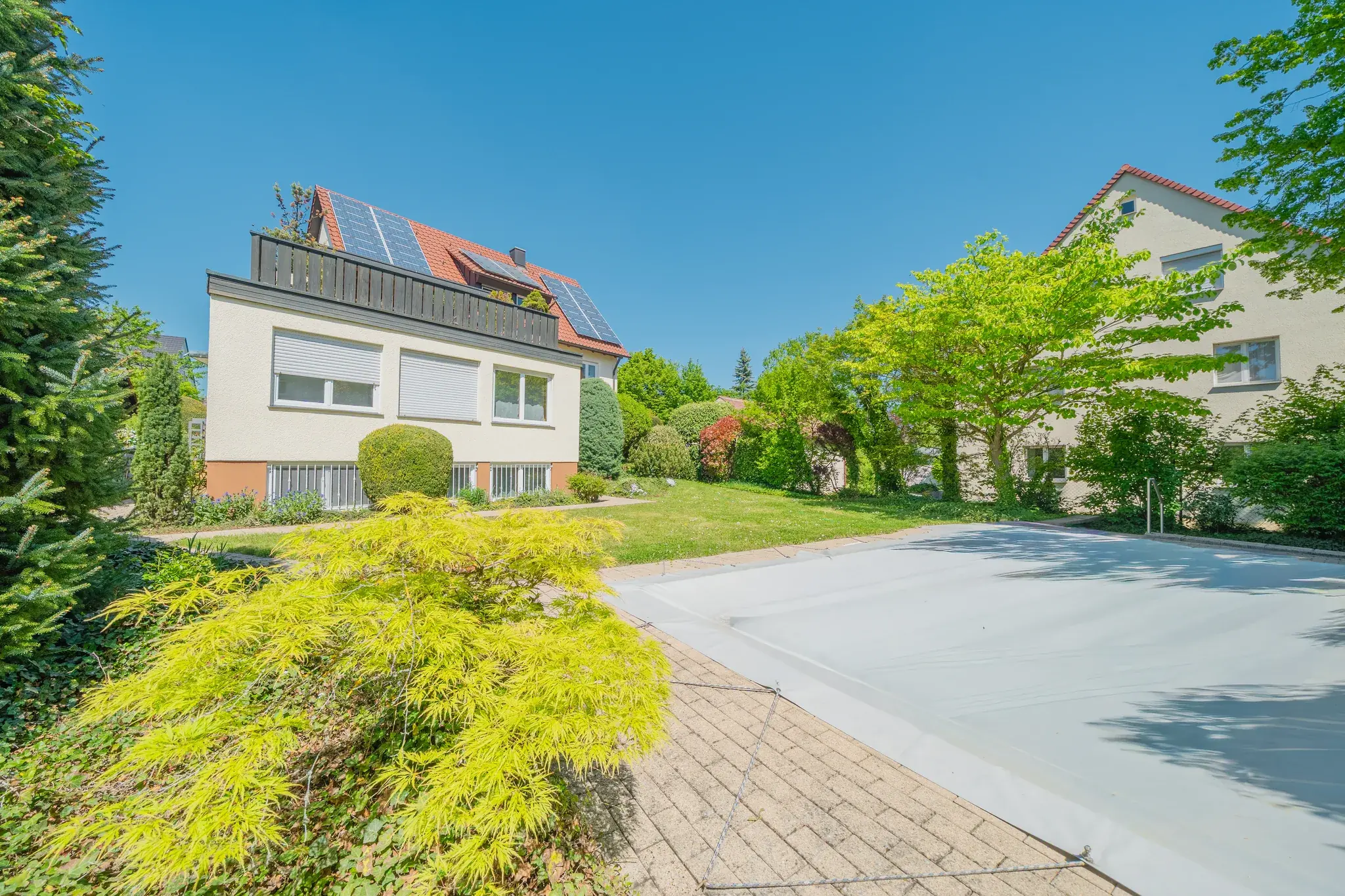 Garten und Hofeinfahrt – Stuttgart