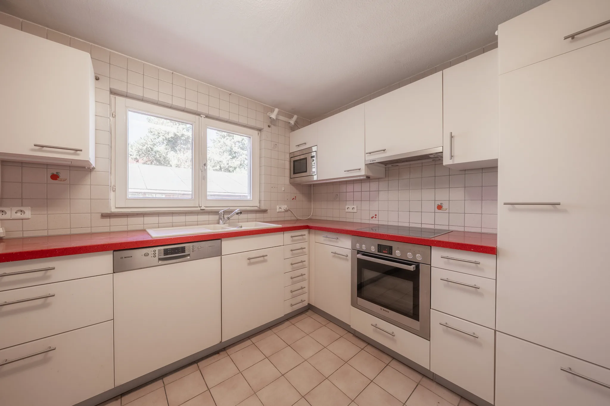 Küche mit Fenster – Stuttgart-Hoffeld
